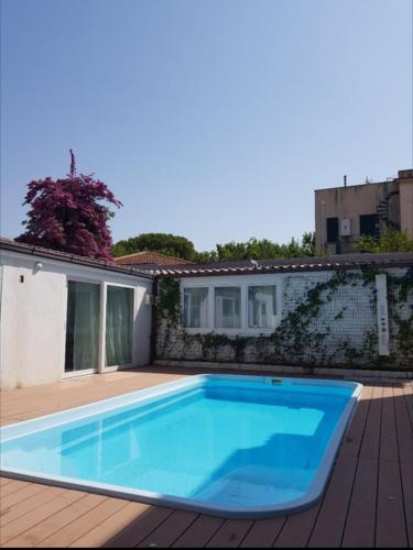  Villa con pescino privato, Pension in Santa Marinella