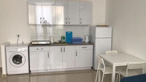 Isramax apartment near the beach. in Bat Yam