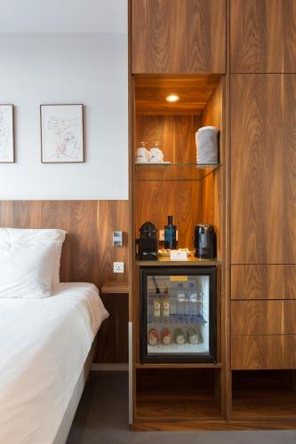 Deluxe Double Room image 10
