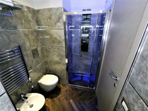Royal Rooms Luxury Suite - image 10