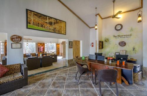 ล็อบบี้, เดอะ ริเวอร์วูด ฟอเรสต์ รีทรีต เพนช์ (The Riverwood Forest Retreats Pench) in เพนช์