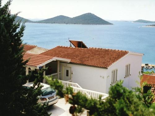  Stpacious Apartment in Drage with Parking in Drage
