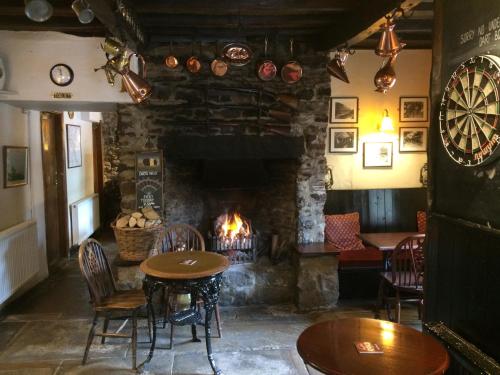 Fox and hounds starbotton - image 3