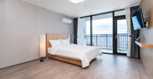 Gold Beach Resort in Ssangbong-dong