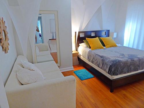 Magical villa -Private pool-spa & garden thumb 3