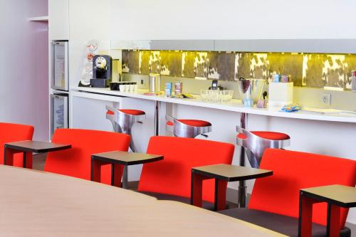 Novotel Paris Rueil Malmaison - image 3