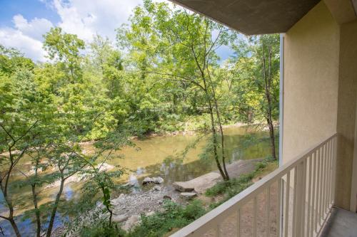 Recreational facilities, Twin Mountain Inn & Suites near Dixie Stampede Dinner Theater