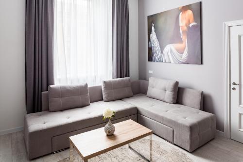 LEOGRAND Deluxe apartment in Horodotska 33
