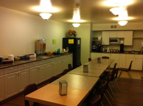 Redwood Motor Inn