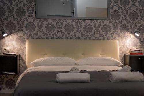 Inside Roma Rooms - image 5
