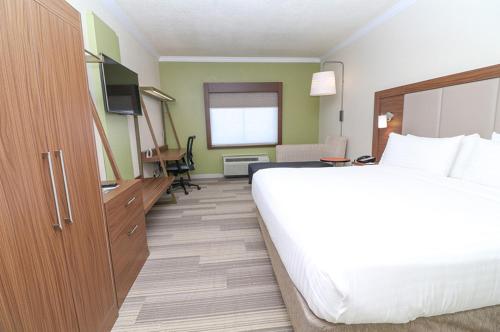 Holiday Inn Express Hotel & Suites Greenville, an IHG Hotel