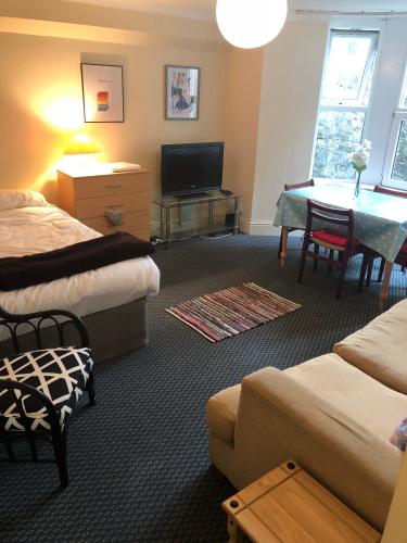 Book 3 Star Hotels In Ystrad Mynach United Kingdom With Best Deals City Bat 5 Min Walk To Central Cardiff
