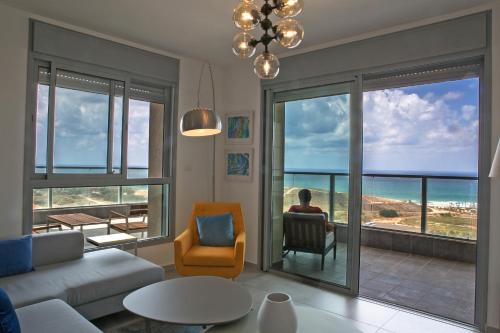 Amazing sea View, steps to beach, near Tel-aviv in Bat Yam