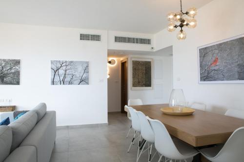 Amazing sea View, steps to beach, near Tel-aviv in Bat Yam