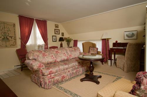 Victorias Historic Inn Stop at Victorias Historic Inn to discover the wonders of Wolfville (NS). Both business travelers and tourists can enjoy the propertys facilities and services. Service-minded staff will welcome and 