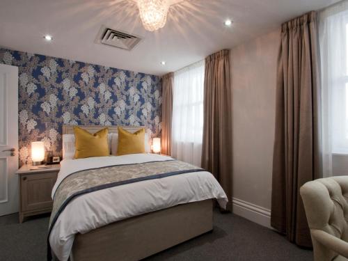 W12 Rooms - image 12