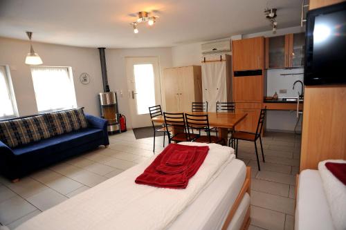 مدخل, Niros Bed & Breakfast in بيرسفيلدين