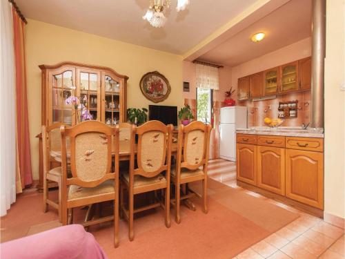  Three-Bedroom Apartment in Ostrvica in Ostrvica