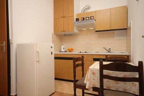 Apartments with a parking space Pag - 6326