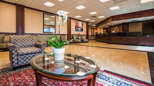 Best Western Plus Chicago Hillside in Hillside, USA