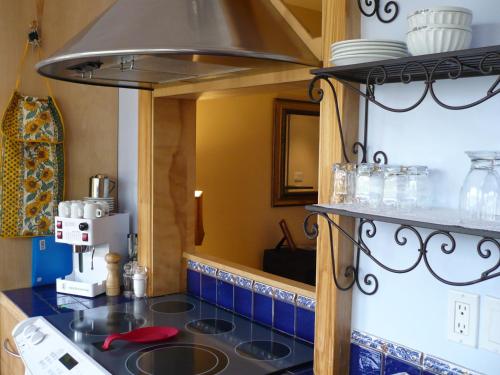 dapur, Gite Le Sieur de Joliette near Taman Olimpik