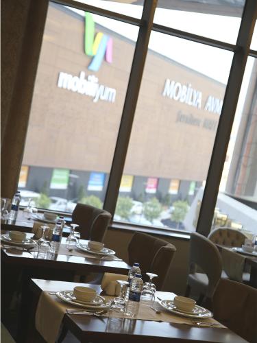 Morrian Hotel - image 2
