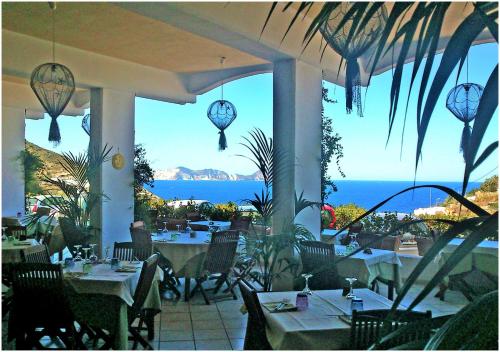 ห้องอาหาร, โรงแรมออร์เตนเซีย (Hotel Ortensia) in ปอนซา อิสลันด์