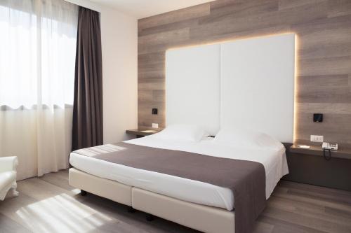 City Hotel & Suites in 福利尼奧