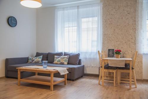 Downtown pedestrian zone apartment, Bratislava (foto 5)