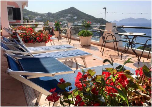 โรงแรมออร์เตนเซีย (Hotel Ortensia) in ปอนซา อิสลันด์