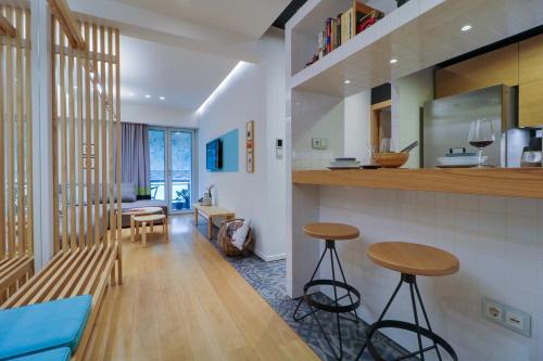 Superior Central Apt|3min to Metro|AC|Netflix|iMac, Athens (photo 6)