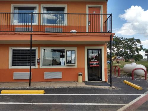Express Inn - image 2
