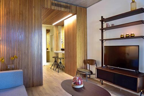 Family Studio (2 Adults + 2 Children) image 2