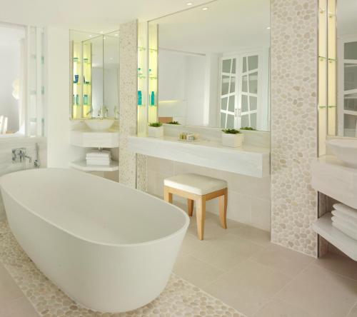 Mykonos Grand Hotel & Resort - 화장실