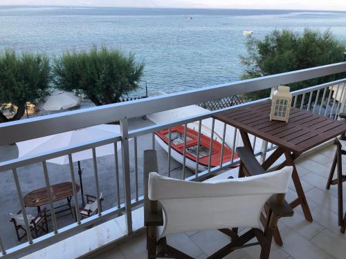  Kamari beach house, Unterkunft in Xylokastro