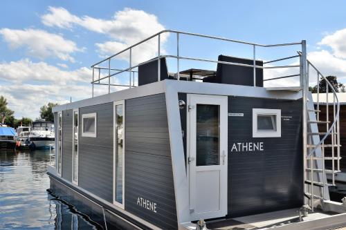 Cosy floating boatlodge Athene, Pension in Maastricht