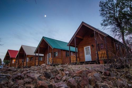 Katie's Cozy Cabins - image 40