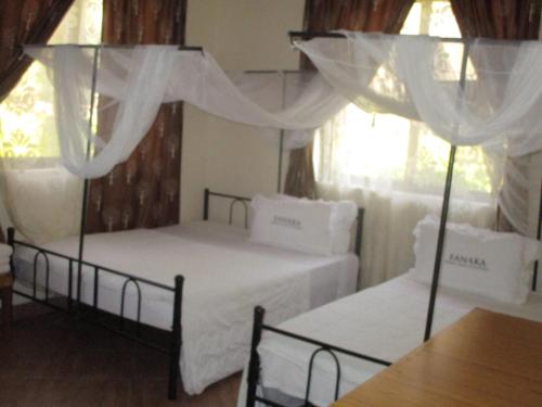 Fanaka Safaris Campsite & Lodges