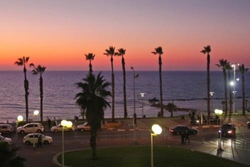 Isramax apartment near the beach. in Bat Yam