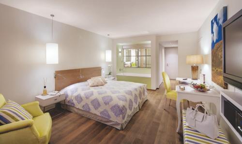 room detail thumbnail 1