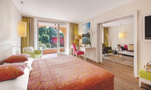 Giardino Ascona The 5-star Giardino Ascona offers comfort and convenience whether youre on business or holiday in Ascona. Both business travelers and tourists can enjoy the propertys facilities and services. Servic