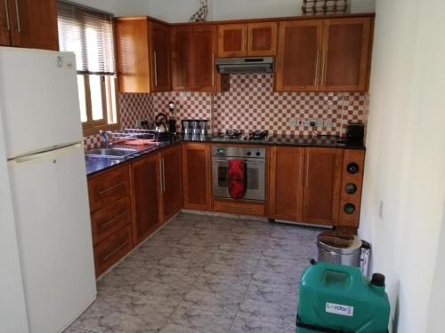 virtuve, House on the hill in Xylophaghou