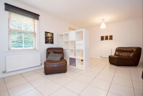 Dalton Crescent - image 11