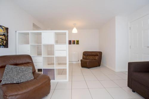 Dalton Crescent - image 4
