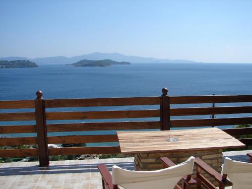  Mandaniki Apartments in Vassilias