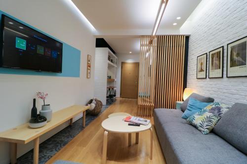 Superior Central Apt|3min to Metro|AC|Netflix|iMac, Athens (photo 3)