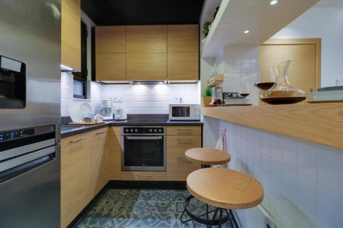 Superior Central Apt|3min to Metro|AC|Netflix|iMac, Athens (photo 5)