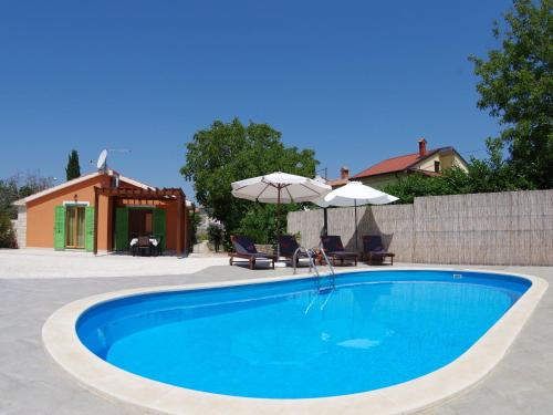  Characteristic house near Vodnjan with private pool and spacious garden in Gajana