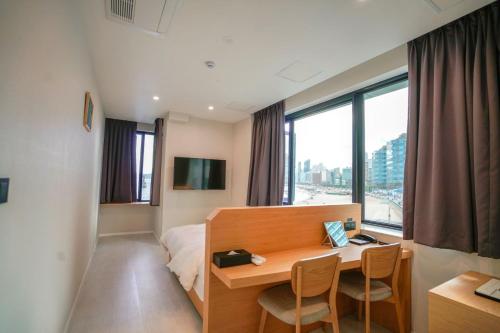 Deluxe Double Room with Sea View image 9