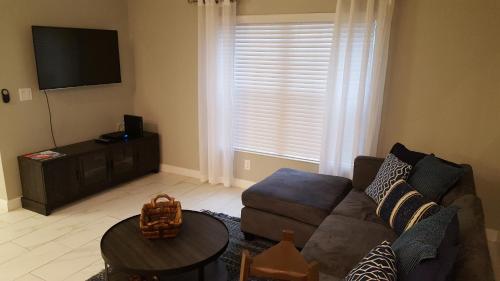 4 Bedroom Private Lakefront Town Home at Storey Lake near Disney World Parks in Kissimmee, USA